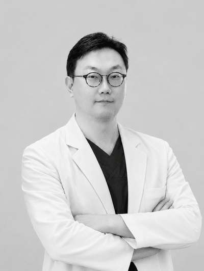 Portrait of Prof. Hee-Jung Kim, Head of StellarCube AI Medical Center